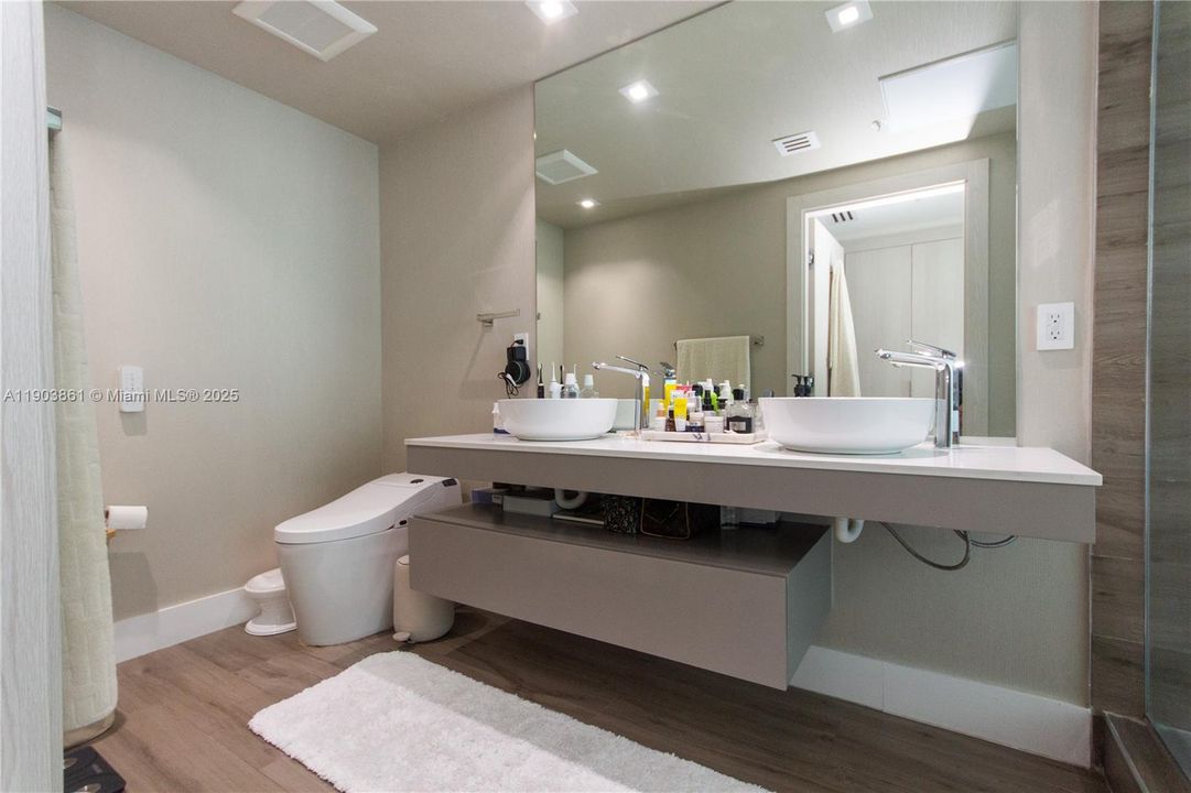 For Rent: $4,600 (2 beds, 2 baths, 1118 Square Feet)