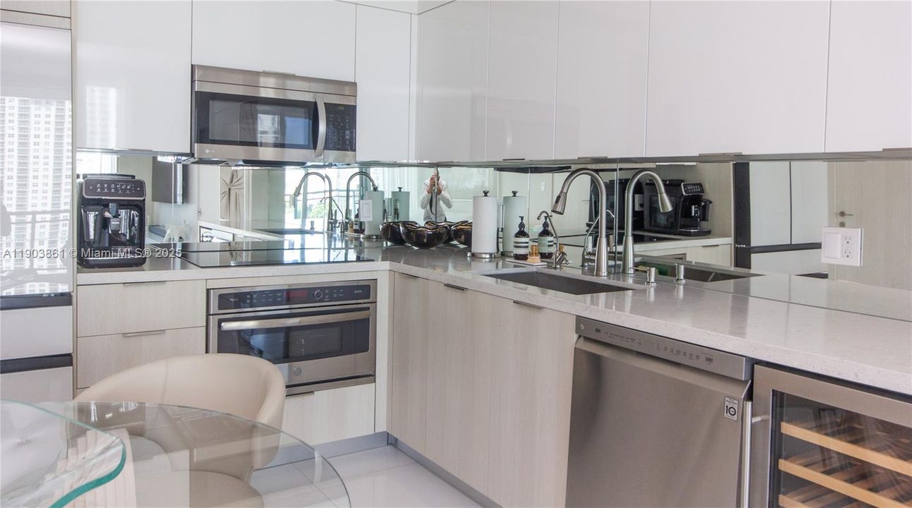 For Rent: $4,600 (2 beds, 2 baths, 1118 Square Feet)