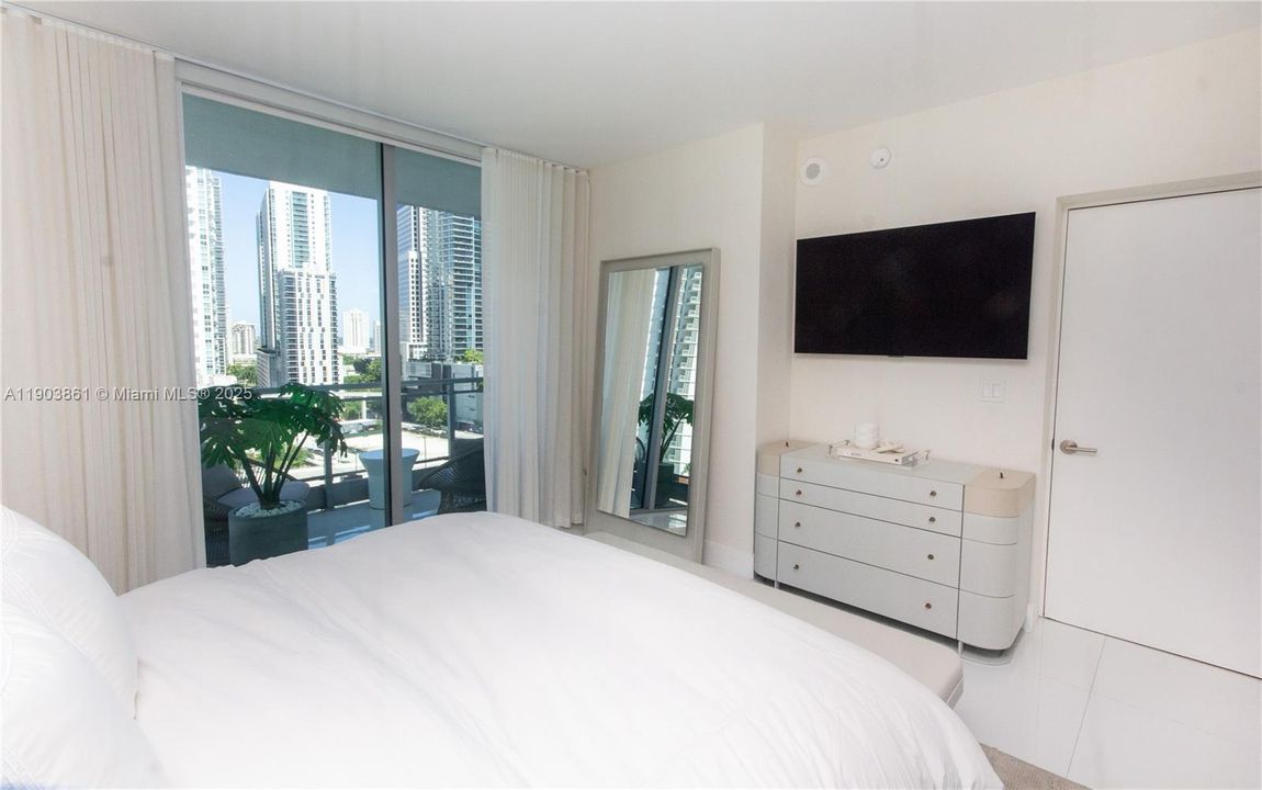 For Rent: $4,600 (2 beds, 2 baths, 1118 Square Feet)