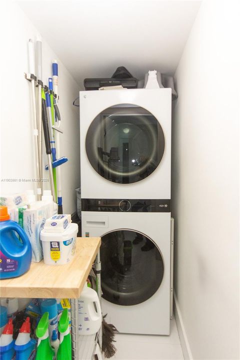 For Rent: $4,600 (2 beds, 2 baths, 1118 Square Feet)