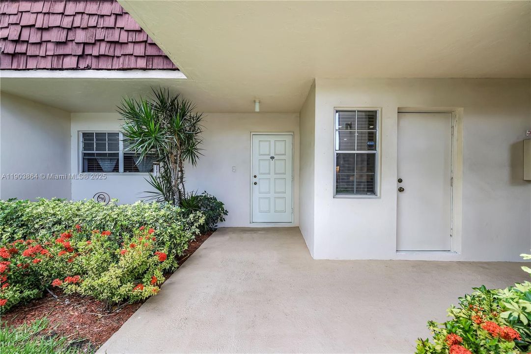 For Sale: $239,990 (2 beds, 2 baths, 1112 Square Feet)