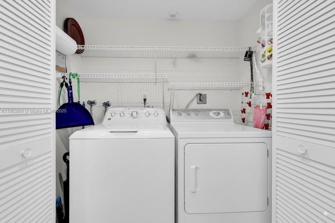 For Sale: $239,990 (2 beds, 2 baths, 1112 Square Feet)