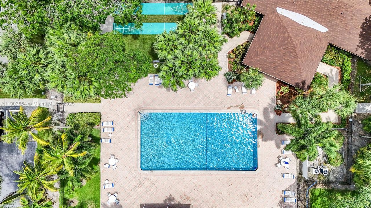 For Sale: $239,990 (2 beds, 2 baths, 1112 Square Feet)