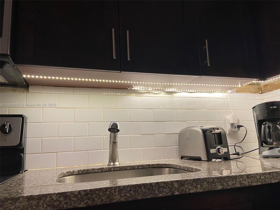 Под контрактом: $2,000 (1 спален, 1 ванн, 685 Квадратных фут)