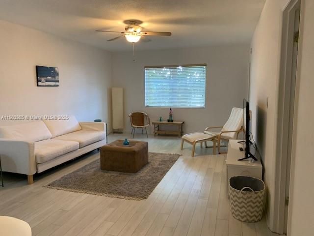 Под контрактом: $2,000 (1 спален, 1 ванн, 685 Квадратных фут)