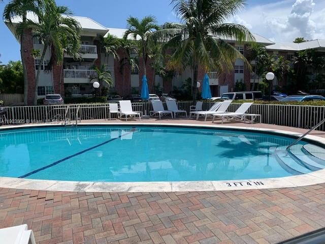 Под контрактом: $2,000 (1 спален, 1 ванн, 685 Квадратных фут)