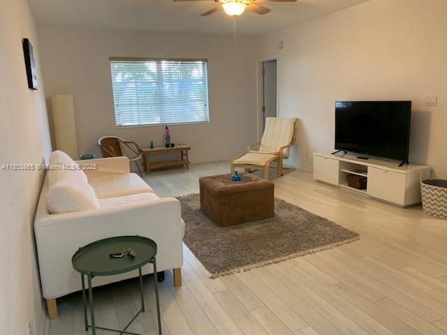 Под контрактом: $2,000 (1 спален, 1 ванн, 685 Квадратных фут)