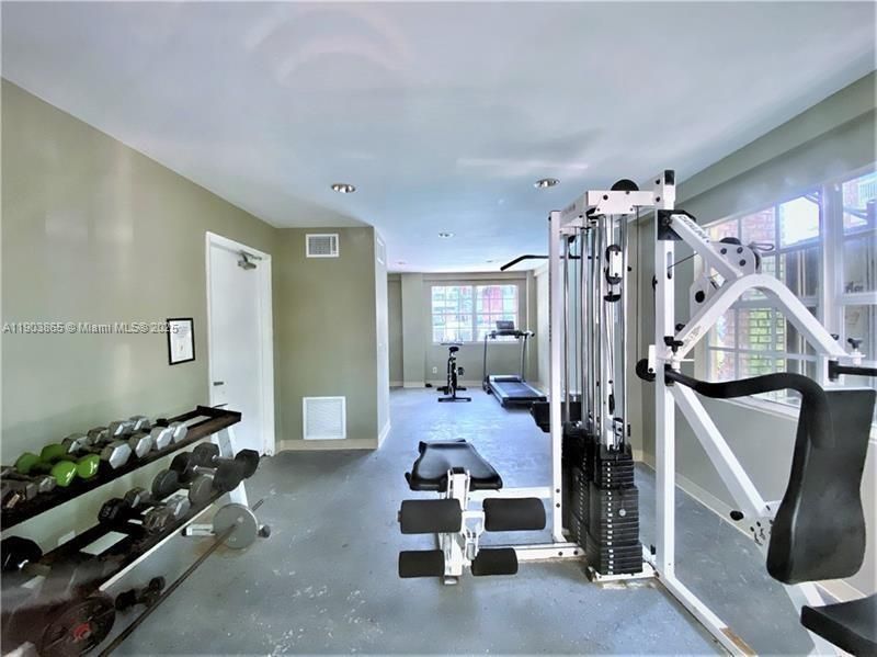 Под контрактом: $2,000 (1 спален, 1 ванн, 685 Квадратных фут)