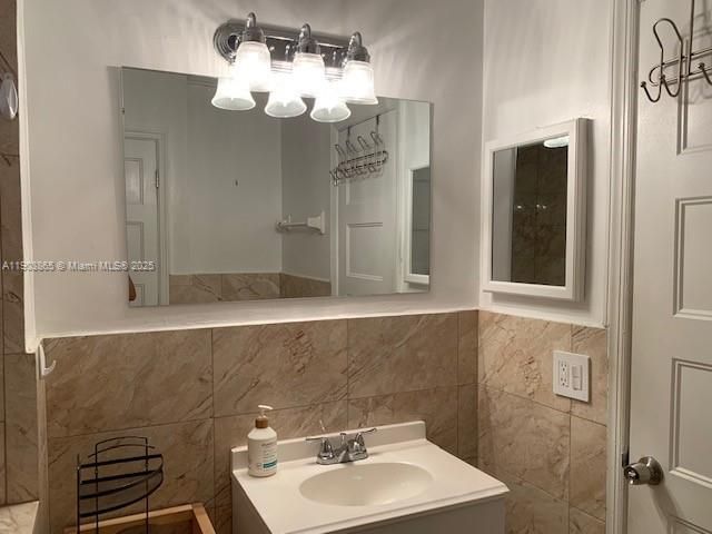 Под контрактом: $2,000 (1 спален, 1 ванн, 685 Квадратных фут)