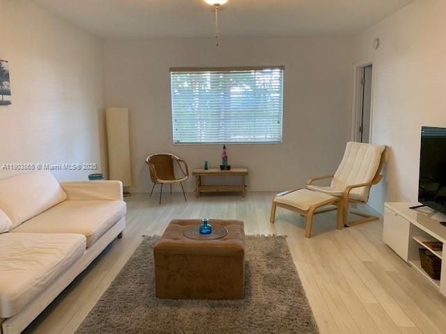 Под контрактом: $2,000 (1 спален, 1 ванн, 685 Квадратных фут)