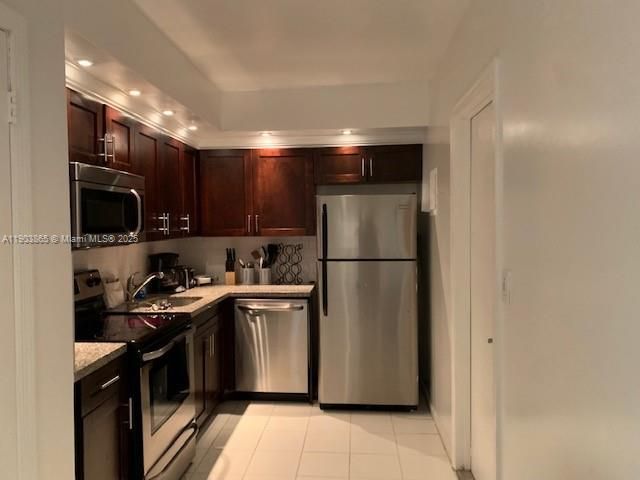 Под контрактом: $2,000 (1 спален, 1 ванн, 685 Квадратных фут)