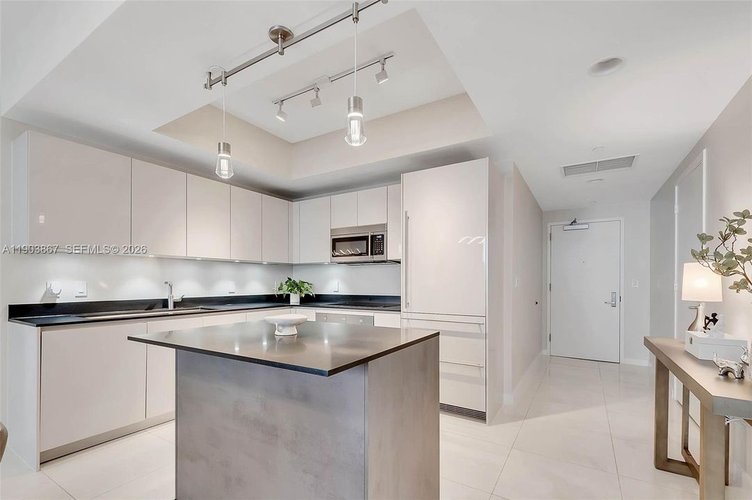 For Rent: $6,800 (2 beds, 2 baths, 1028 Square Feet)