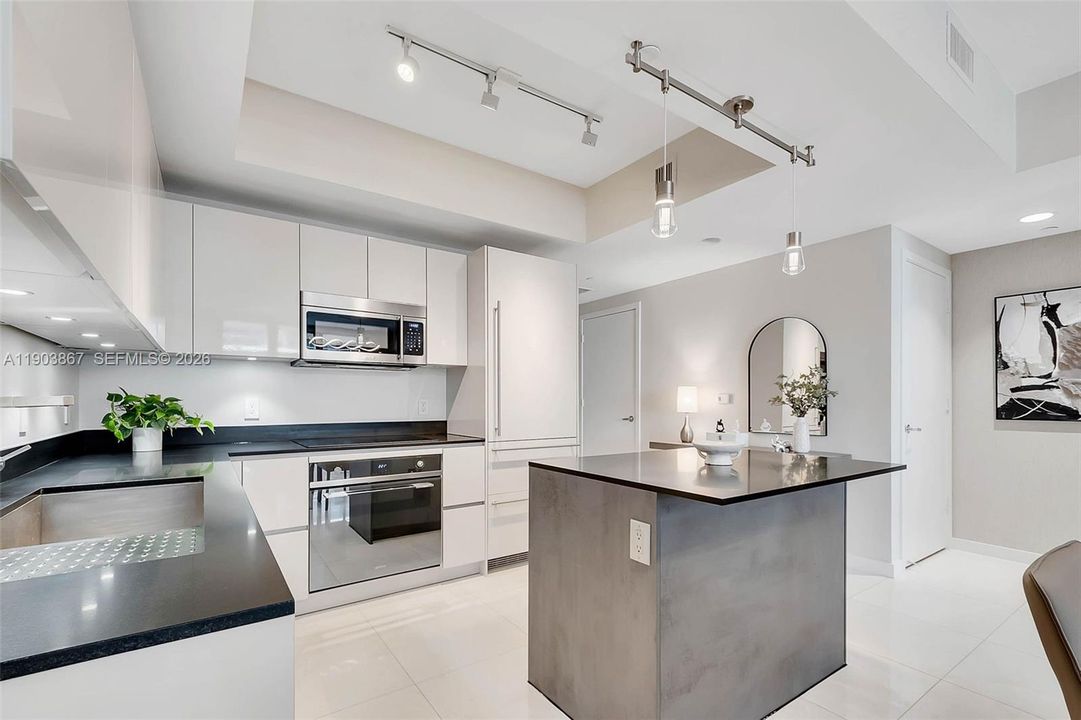 For Rent: $6,800 (2 beds, 2 baths, 1028 Square Feet)