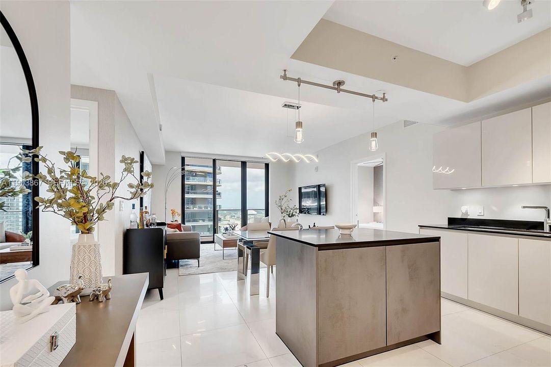 For Rent: $6,800 (2 beds, 2 baths, 1028 Square Feet)