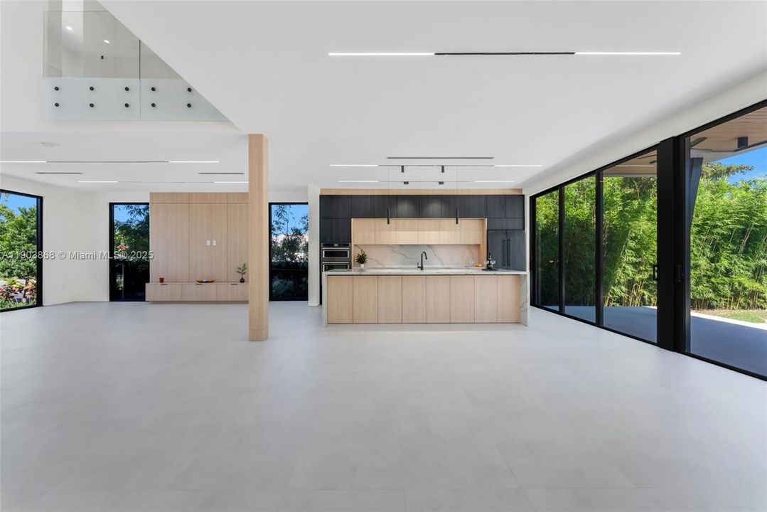 合同活跃: $2,275,000 (4 贝兹, 4 浴室, 3500 平方英尺)