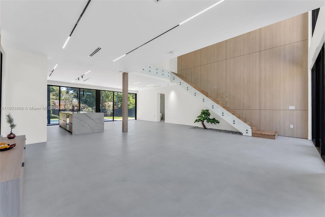 合同活跃: $2,275,000 (4 贝兹, 4 浴室, 3500 平方英尺)