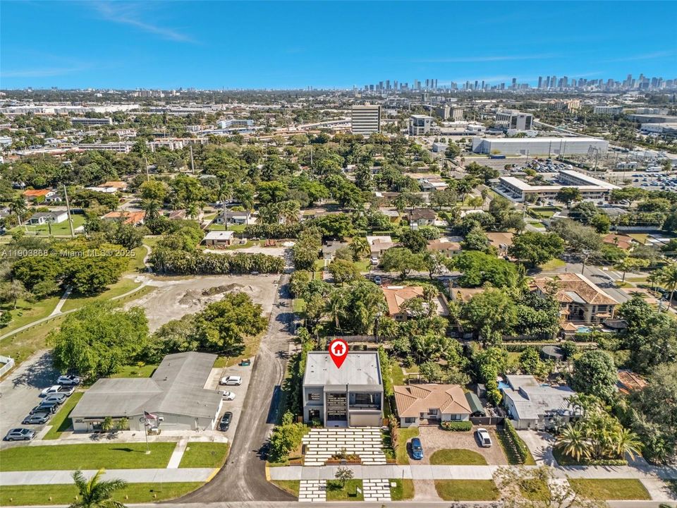 合同活跃: $2,275,000 (4 贝兹, 4 浴室, 3500 平方英尺)