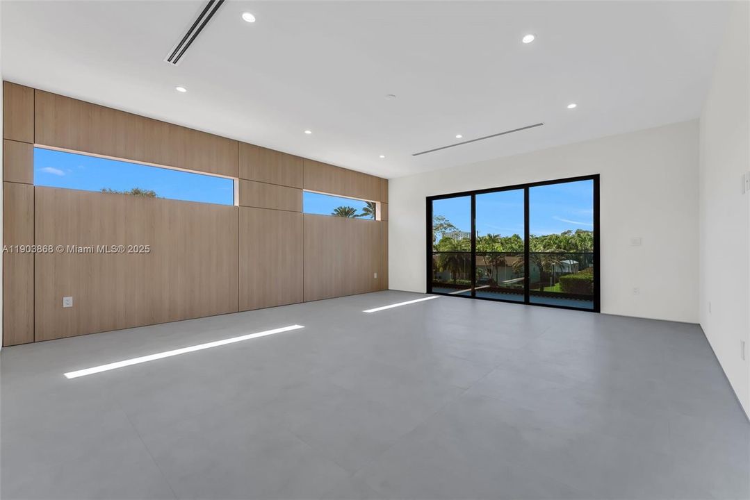 合同活跃: $2,275,000 (4 贝兹, 4 浴室, 3500 平方英尺)