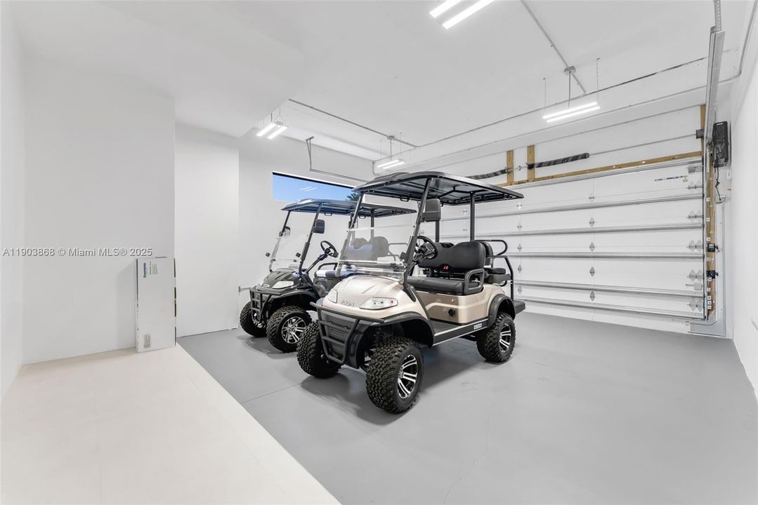 合同活跃: $2,275,000 (4 贝兹, 4 浴室, 3500 平方英尺)