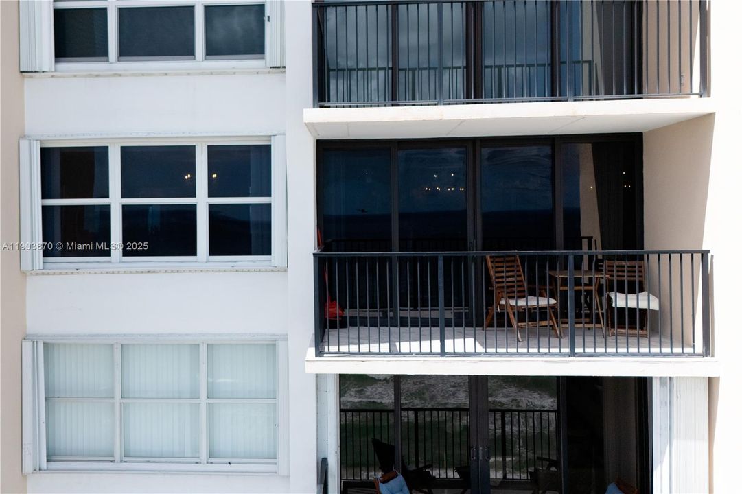 For Rent: $2,800 (1 beds, 2 baths, 980 Square Feet)