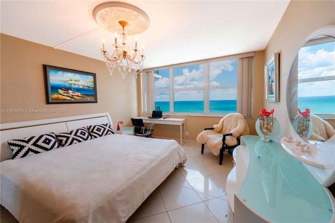 For Rent: $2,800 (1 beds, 2 baths, 980 Square Feet)