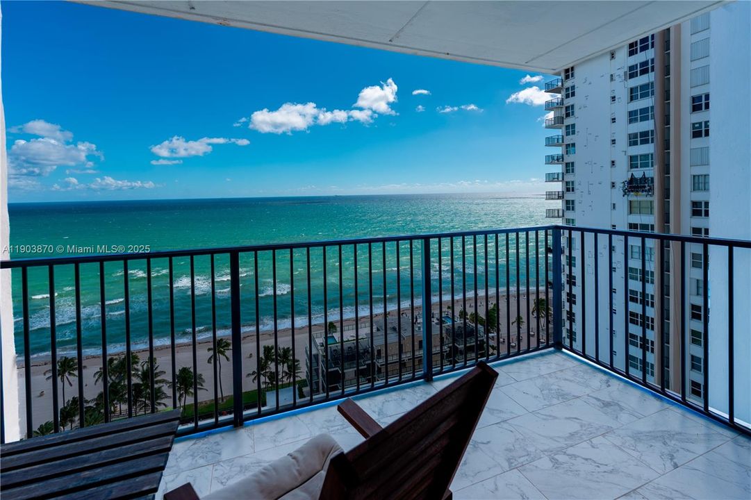 For Rent: $2,800 (1 beds, 2 baths, 980 Square Feet)