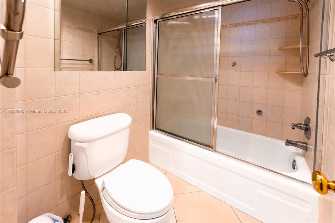 For Rent: $2,800 (1 beds, 2 baths, 980 Square Feet)