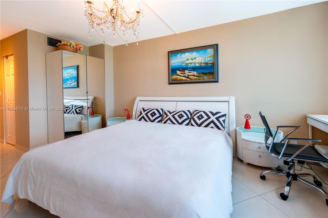 For Rent: $2,800 (1 beds, 2 baths, 980 Square Feet)