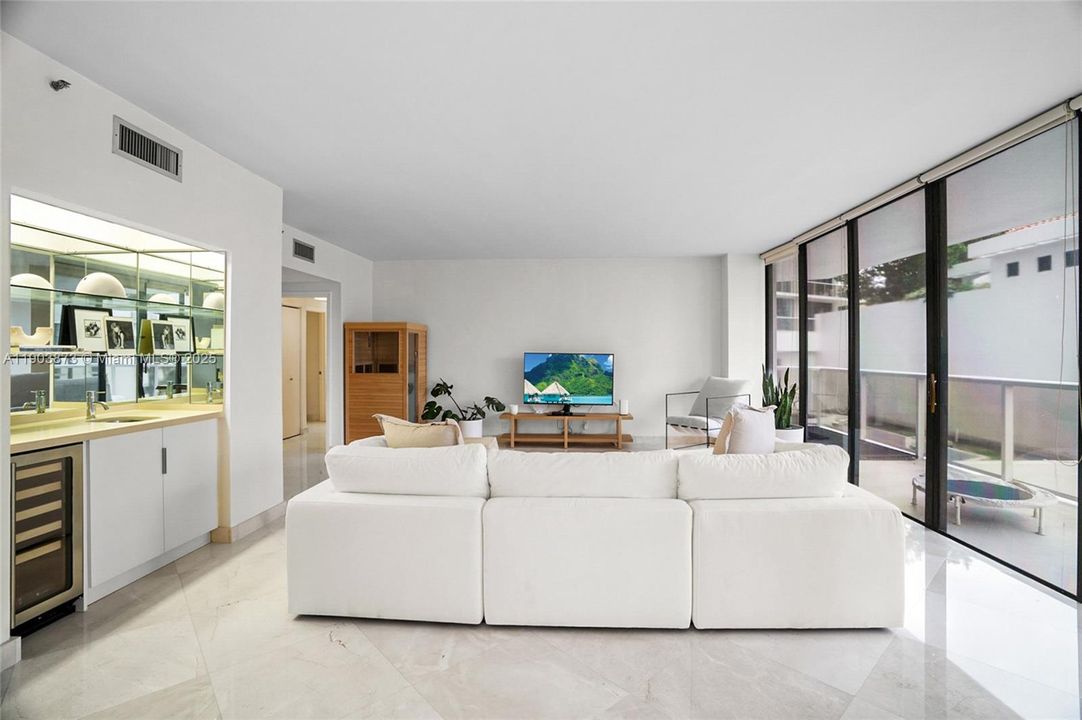 En Venta: $649,999 (2 camas, 2 baños, 1800 Pies cuadrados)