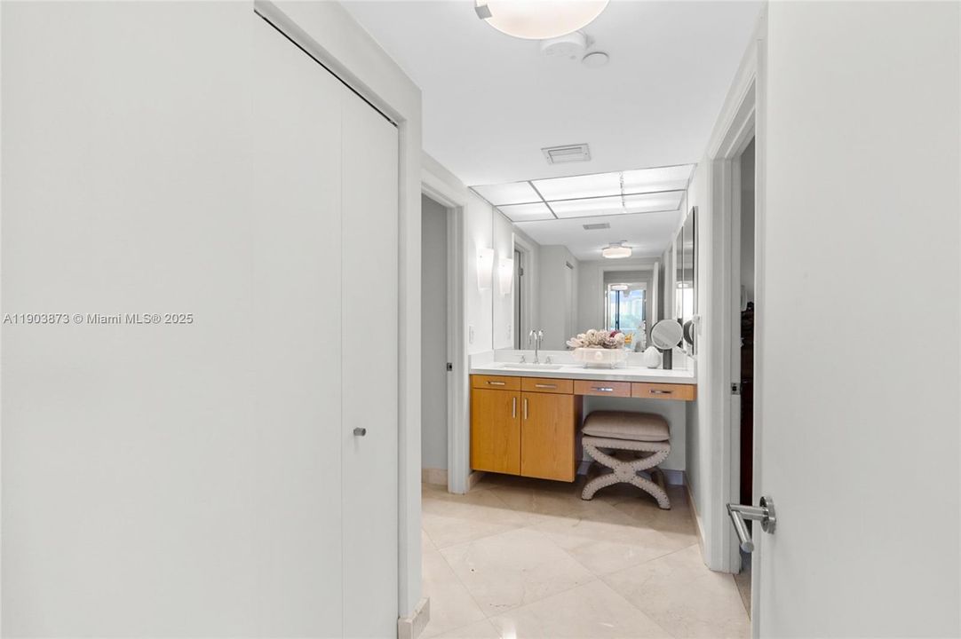 En Venta: $649,999 (2 camas, 2 baños, 1800 Pies cuadrados)