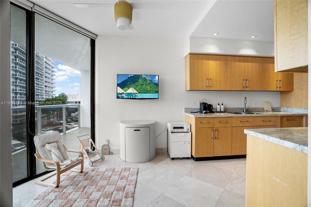 En Venta: $649,999 (2 camas, 2 baños, 1800 Pies cuadrados)