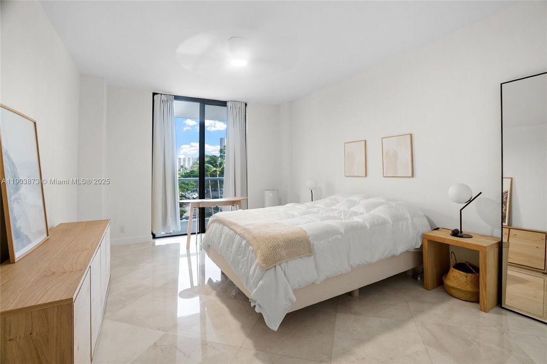 En Venta: $649,999 (2 camas, 2 baños, 1800 Pies cuadrados)