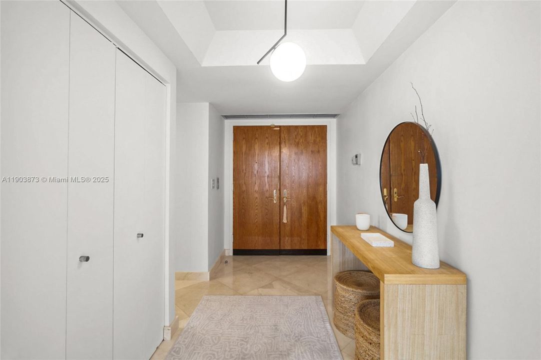 En Venta: $649,999 (2 camas, 2 baños, 1800 Pies cuadrados)