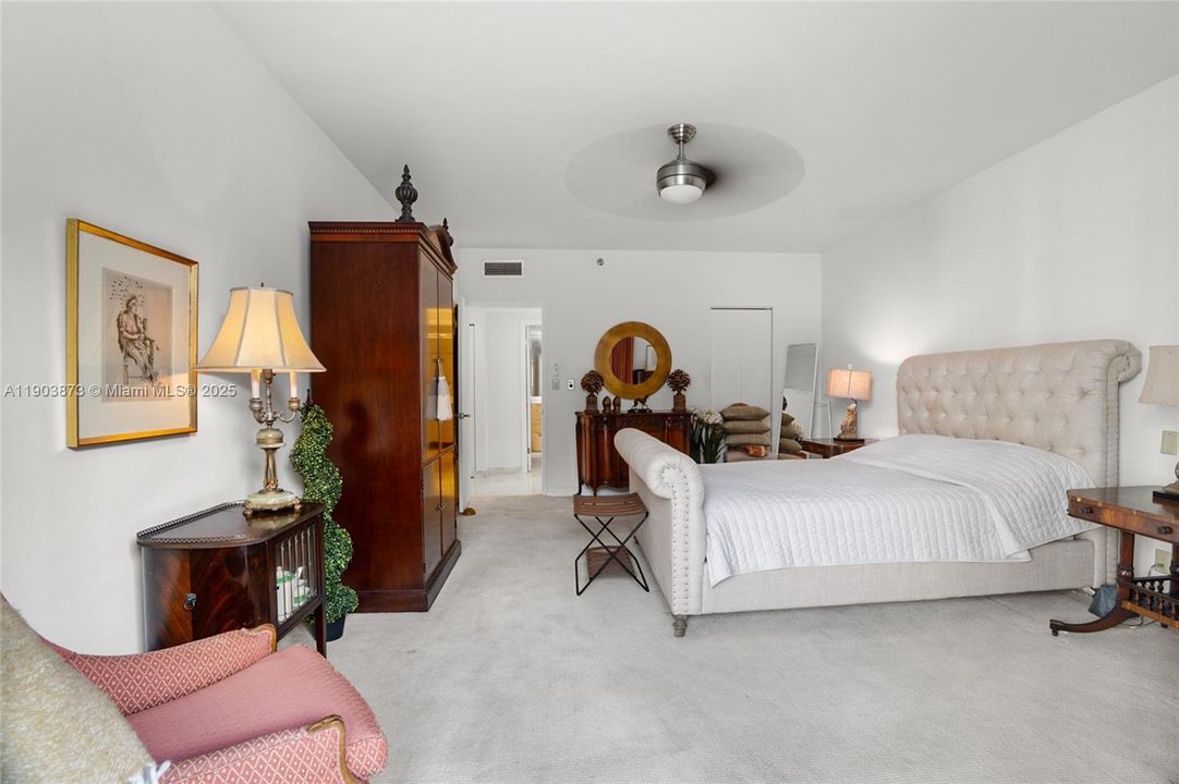 En Venta: $649,999 (2 camas, 2 baños, 1800 Pies cuadrados)