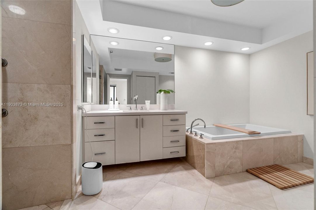 En Venta: $649,999 (2 camas, 2 baños, 1800 Pies cuadrados)