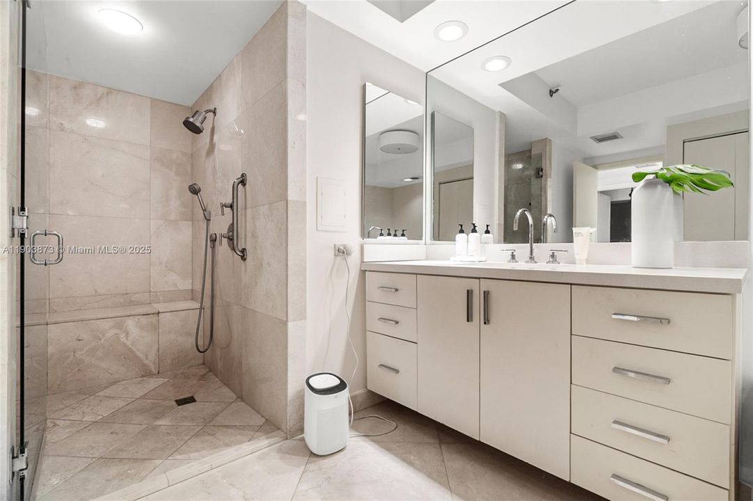 En Venta: $649,999 (2 camas, 2 baños, 1800 Pies cuadrados)