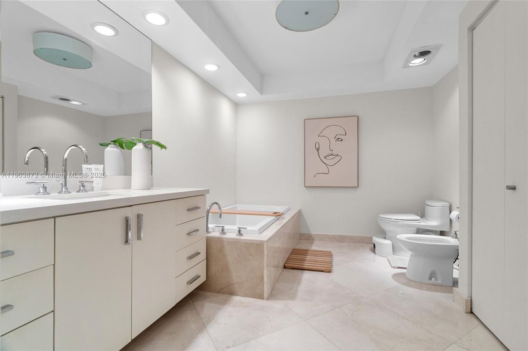 En Venta: $649,999 (2 camas, 2 baños, 1800 Pies cuadrados)