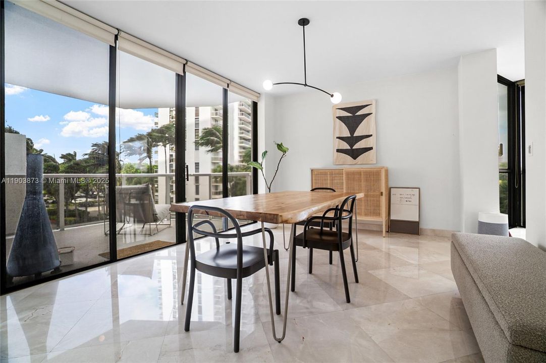 En Venta: $649,999 (2 camas, 2 baños, 1800 Pies cuadrados)