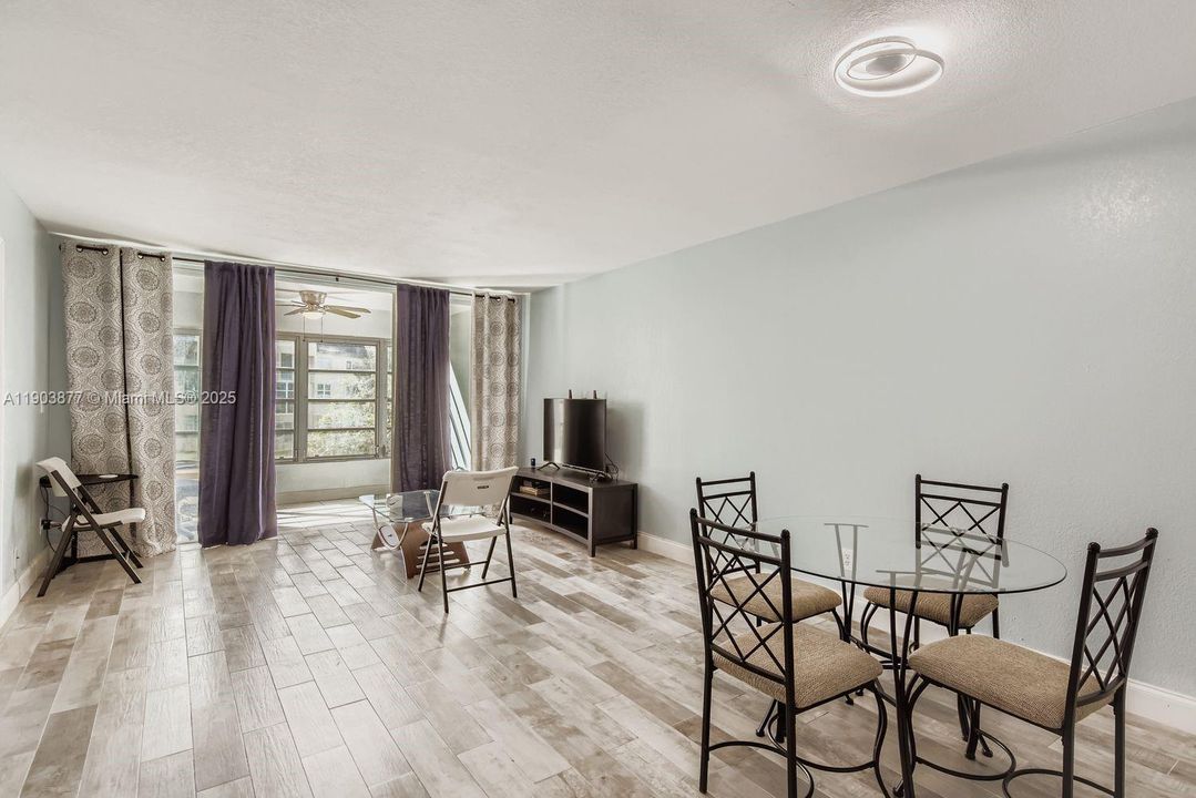 En Venta: $99,900 (2 camas, 2 baños, 880 Pies cuadrados)