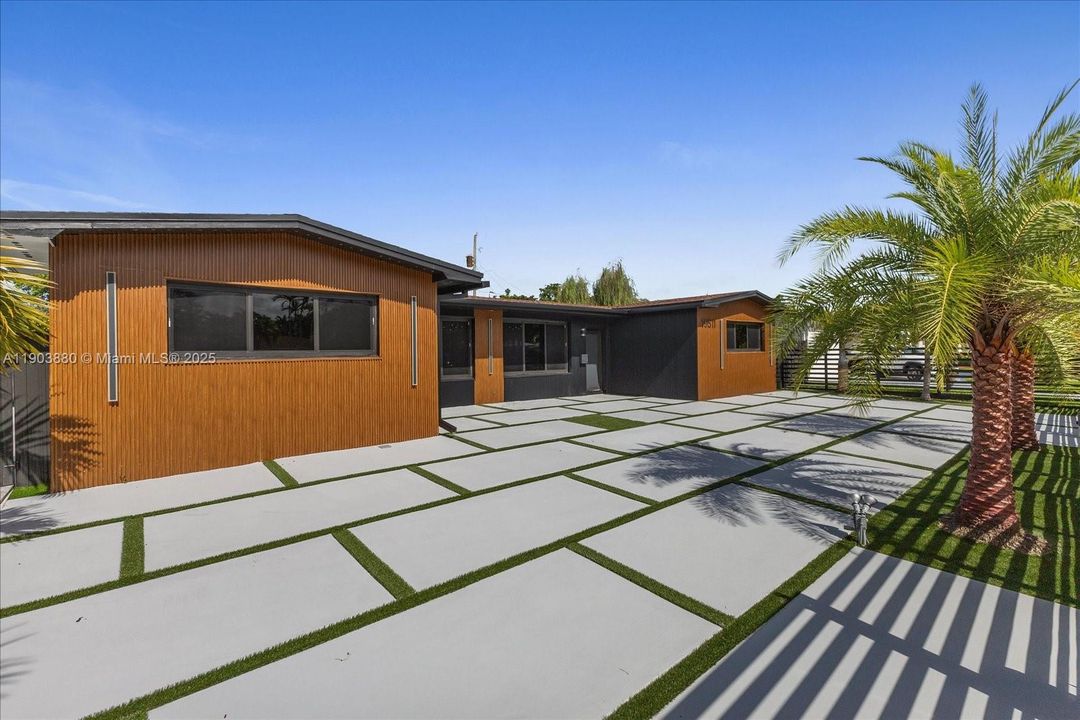 For Sale: $1,390,000 (5 beds, 3 baths, 1970 Square Feet)