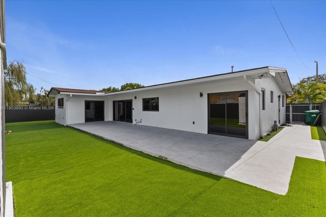 For Sale: $1,390,000 (5 beds, 3 baths, 1970 Square Feet)