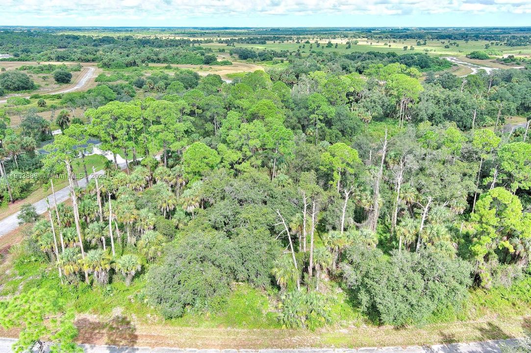 На продажу: $28,500 (0.23 acres)