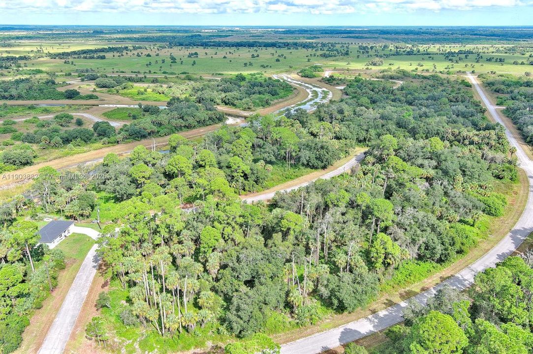 На продажу: $28,500 (0.23 acres)