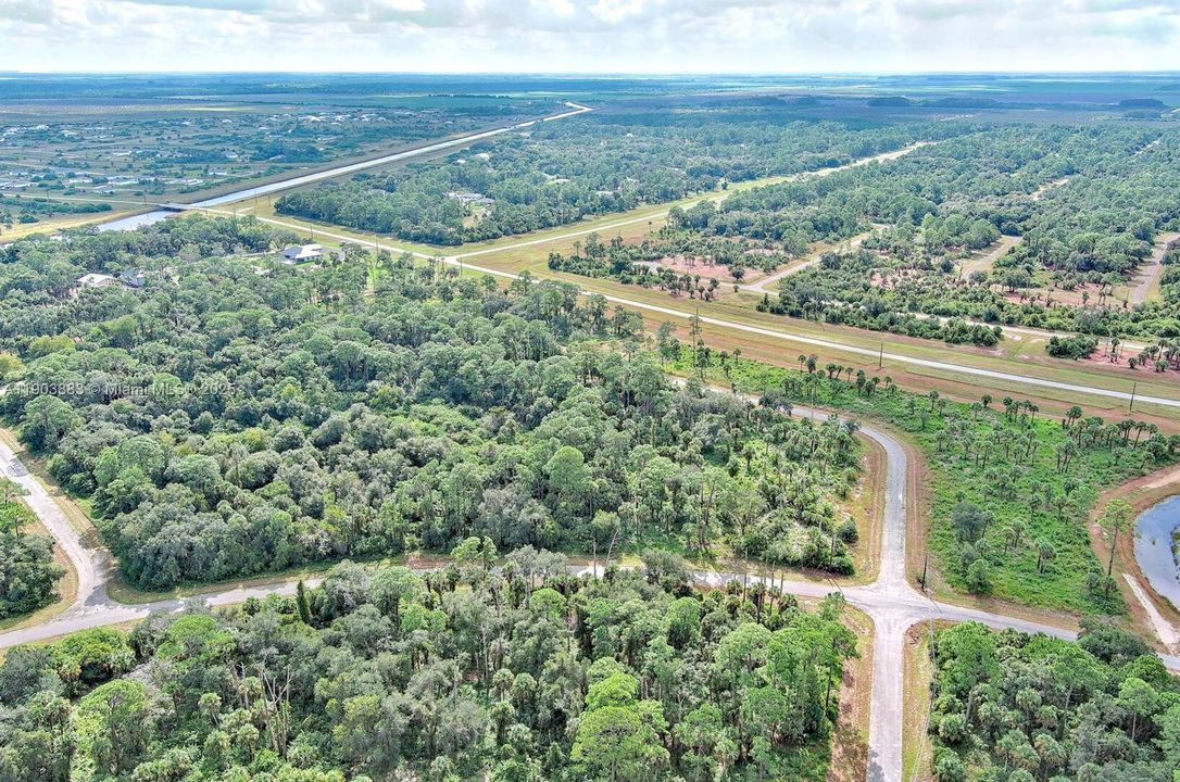 На продажу: $28,500 (0.23 acres)