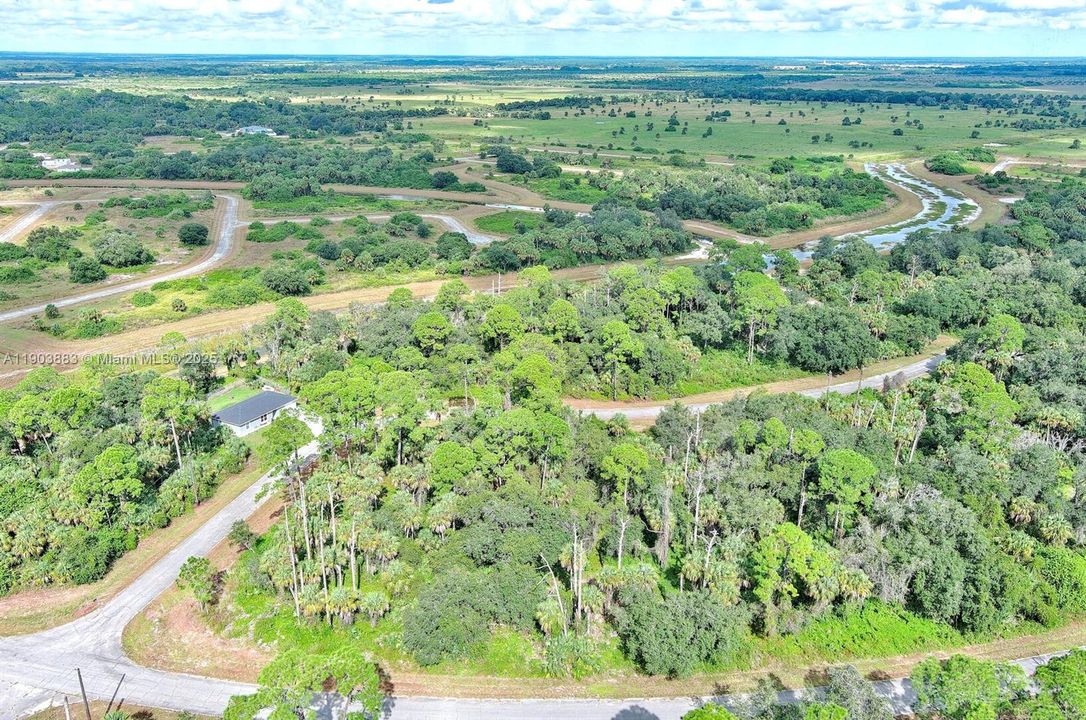 На продажу: $28,500 (0.23 acres)