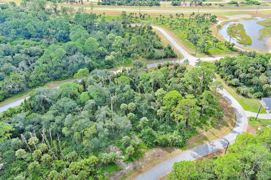 На продажу: $28,500 (0.23 acres)