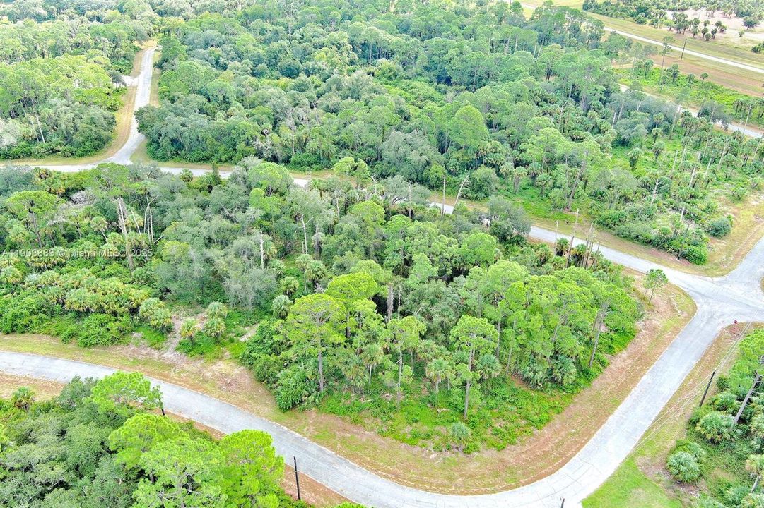 На продажу: $28,500 (0.23 acres)