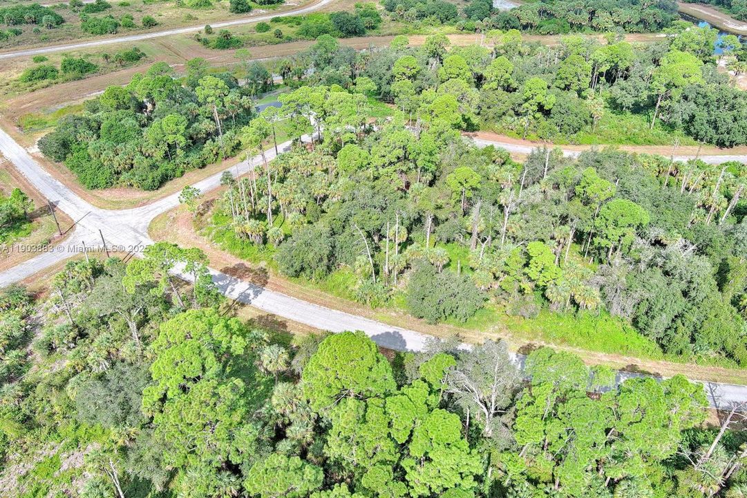 На продажу: $28,500 (0.23 acres)