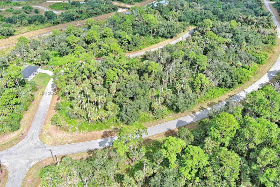 На продажу: $28,500 (0.23 acres)