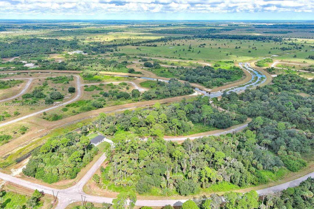 На продажу: $28,500 (0.23 acres)
